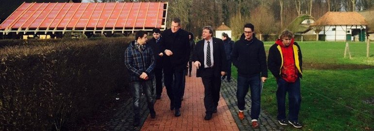 Uwe Schummer mit Dr. Andreas Coenen beim Verein Kindertraum in Grefrath.