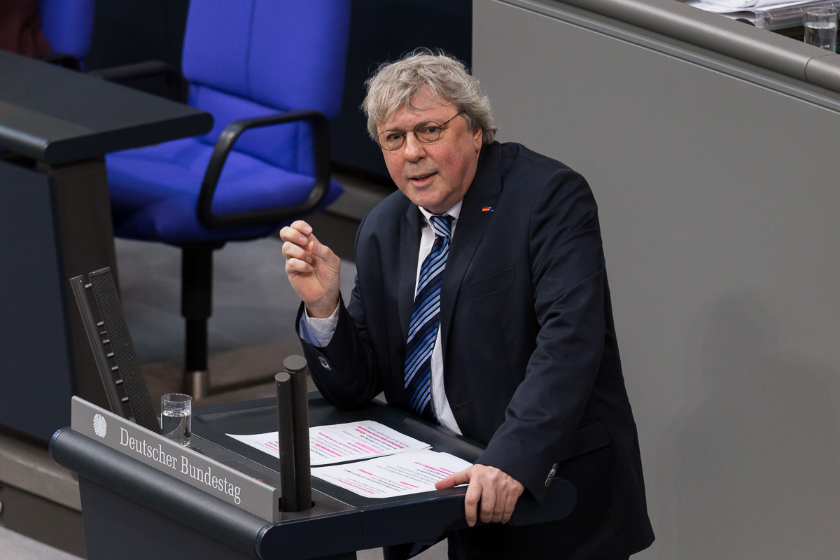 Uwe Schummer im Plenarsaal des Deutschen Bundestages.