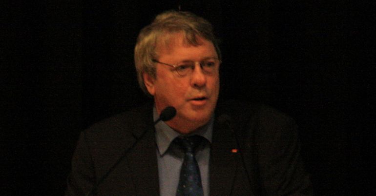 Uwe Schummer redet beim Kreisparteitag.